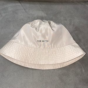 Steve Madden bucket hat